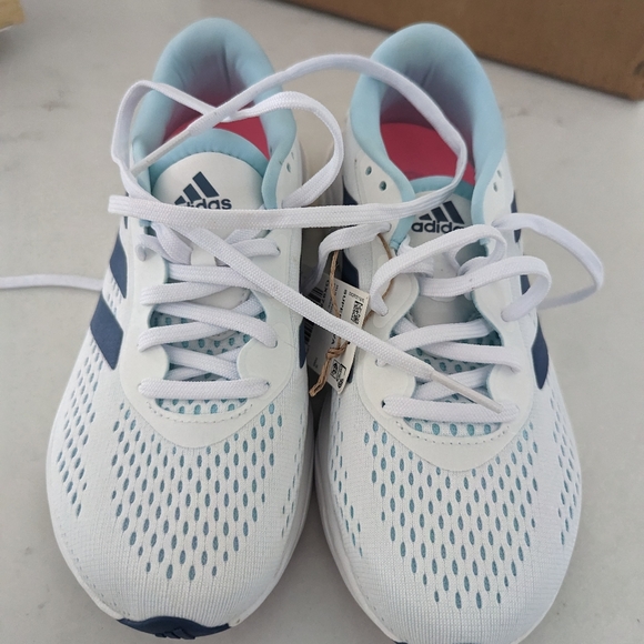 Girls Adidas Supernova sneakers size 5.5 - Picture 1 of 2